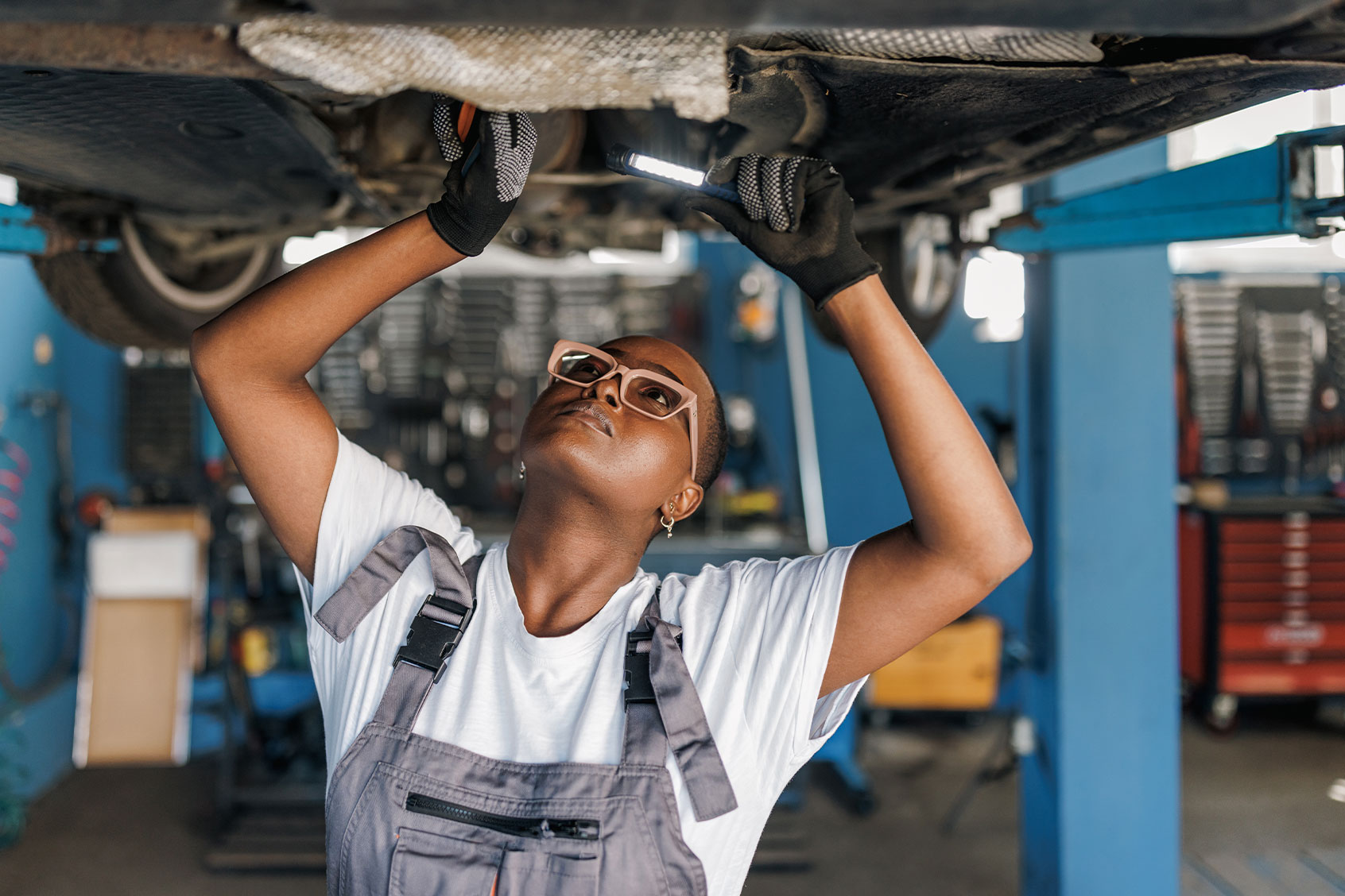 Female auto mechanic working on a vehicle (Getty Images/RealPeopleGroup)