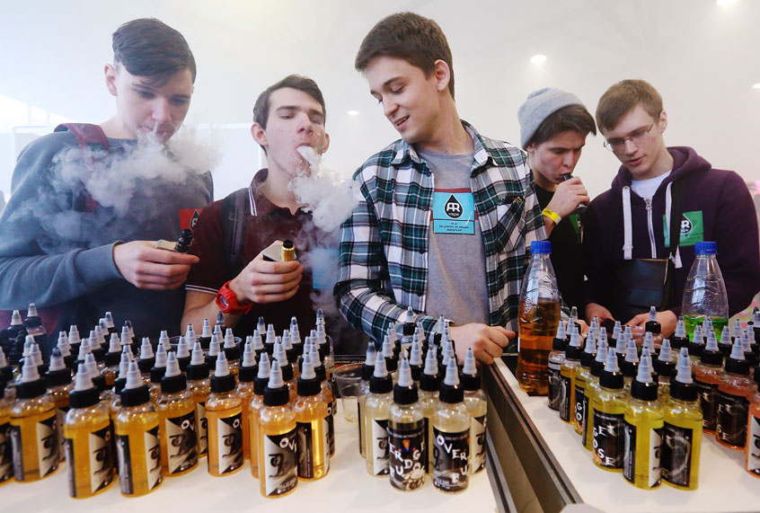 Teenagers smoking electronic cigarettes (Sergei KonkovTASS via Getty Images)